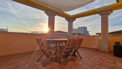 Capo Figari 13, Appartamento spazioso nel centro di Golfo Aranci con terrazza vista mare, Wi-Fi, parcheggio gratuito - Foto 1