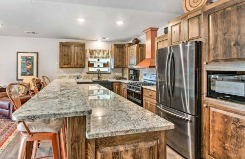 Unique Mtn Getaway with Stunning Outdoor Area! - Foto 7