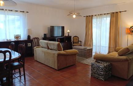 Ben House, private parking - Photo 20