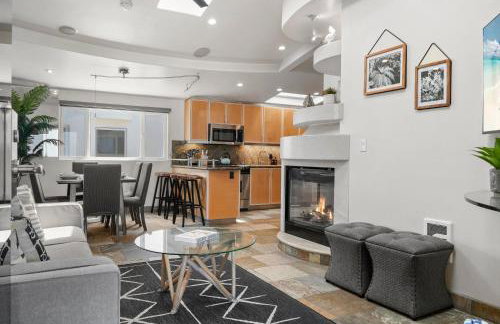 Stunning Oceanfront Boardwalk Condo - Spa, Steps2Beach, Parking & Fast Wifi! - Foto 25