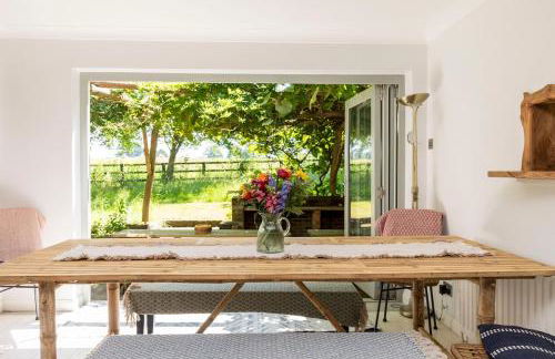 Lower Barn House at Westerlands Farm Sleeps 11 - Foto 18