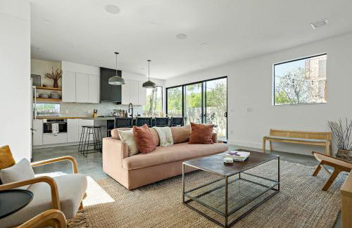 Rooftop Deck, DT City Views, Modern Eastside Oasis - Foto 15