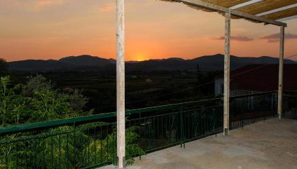 Sunset House - Photo 1