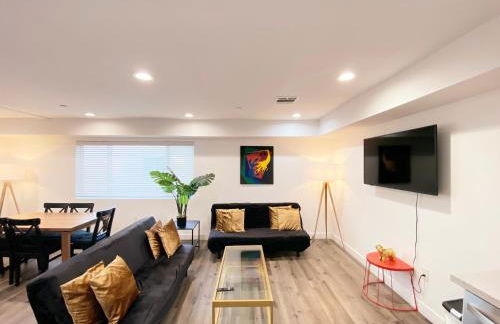 Modern 3BR Home in Mid-City - Photo 2