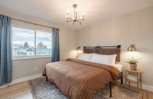 Light-filled retreat w hot tub & firepit - Foto 22