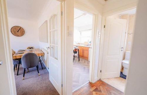 Spacious 2BR 1Bath with Free Street Parking & Close to Roath Park Landmark - Foto 20