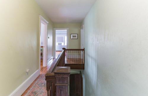 Mountain View Victorian with Convenient Location and Lots of Space tp Play farmhouse - Foto 40