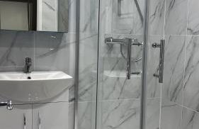 Nicely furnished 2 Bedroom Property Independent with Parking - Foto 26