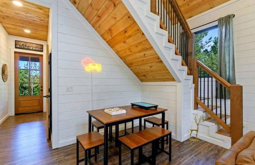 Luxury Winter Cabin! Hot Tub - Fire Pit - Decks - Game Room - Foto 21