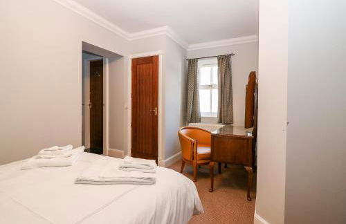 Courtyard Cottage - Photo 13