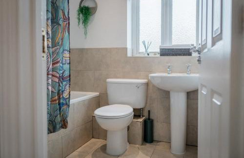 5 Bed Family Home- Free Parking - Foto 26