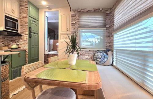 1 Large Bedroom Outdoor Patio - Photo 20