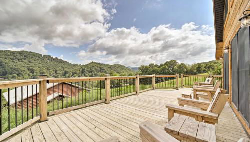 Luxe Log Cabin with Modern Finishes and Mtn Views - Foto 2