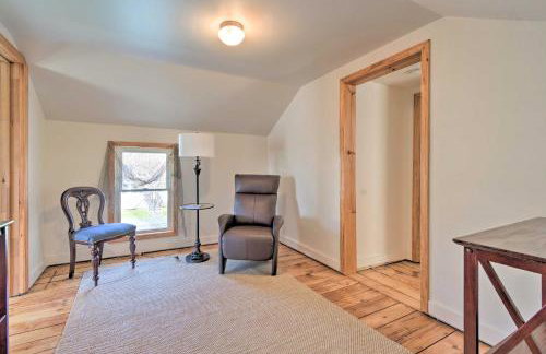 Walk to Beach! Sodus Point Escape with Private Yard - Foto 17