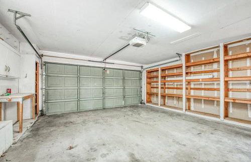 Stylish 3BR/2BA Retreat w/ Pool! Dream Getaway - Foto 18