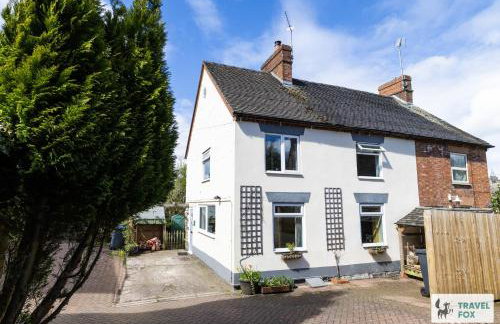 Smithy Bank Cottage - with free parking! - Photo 1