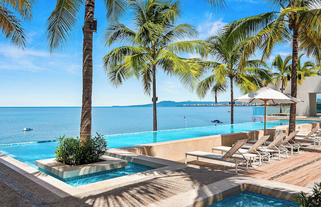 Oceanfront 1BR with Balcony & Pool - Foto 25