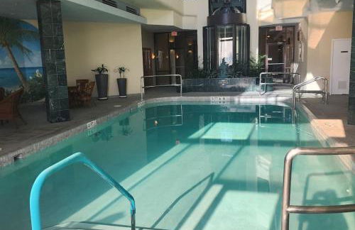 Coastline Penthouse Condo - Foto 22