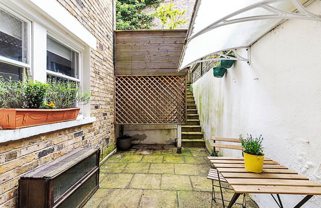 Bright Home Near Little Venice - Photo 27