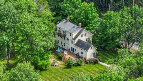 4 BDR w/ Private Hot Tub, Backyard and Deck! - Foto 2