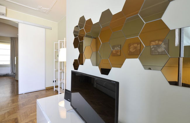 At Home Heart of Milan - Design Duomo Apartment - Photo 25