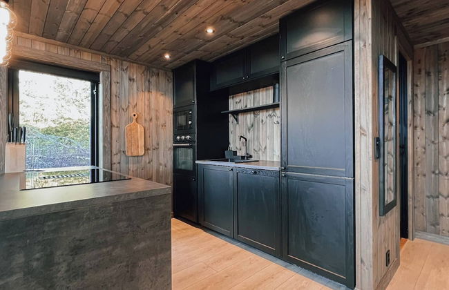 Modern Mountain Cabin - Outdoor Hot Tub - 8 Beds - Photo 7