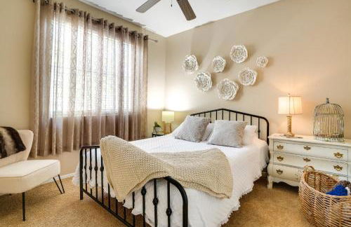 4 Mi to Surprise Stadium! Sunny V Home with Patio - Foto 17