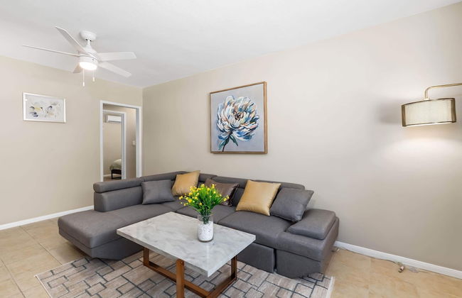 Modern Retreat With Spacious Yard & Cozy Interiors - Photo 21