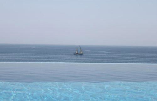 Breathtaking Villa with infinity pool over the sea - Foto 67