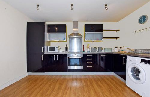 The Vizion serviced apartments from Pincott Properties - free parking, private balcony, and WiFi - Photo 48