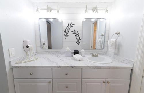 Enchanting 2-Bedroom Ground Floor Beach Condo at Cape Canaveral WiFi & AC - Foto 14