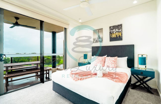 Waterfront Retreat Ocean Views Pool Balcony - Photo 15