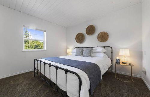 New Beautiful Waterfront at Sandy Point - Photo 6