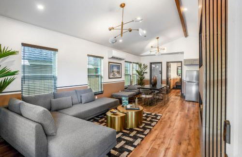 HTX Ultra Chiic Suite #1 - Photo 3