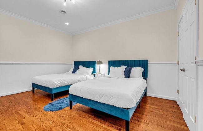 Cozy Private Home W Fireplace Outdoor Kitchen - Photo 8