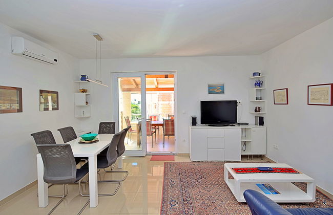 Claudia 1 - Photo 11