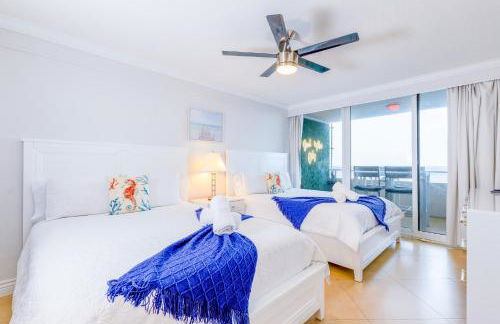 Stylish Beachfront Condo with Balcony & Ocean View - Foto 38