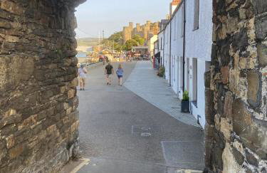 Characterful 2 bed within Conwy Walls - Foto 22