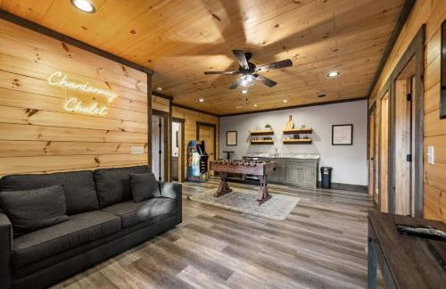 Chardonnay Chalet - Luxe Modern Chalet - Hot Tub, Wi-Fi, Fire Pit, Game Room, Amazing Deck - 15 min to Blue Ridge - Foto 41