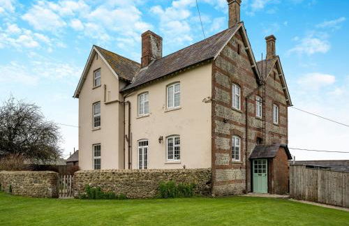 Armswell House - Photo 1