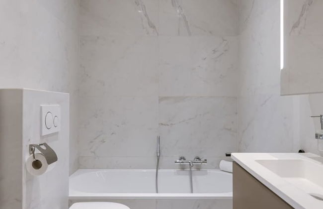 Modern Apartment in Heart of Knokke With Terrace - Photo 6