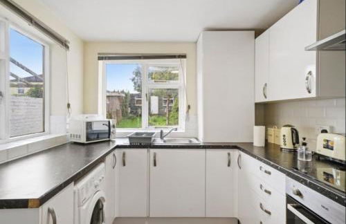 Large 5-Bedroom Home, Perfect for Long Stays & Team Accommodation - Foto 65