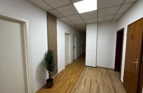 Dreieich Wohnung 10 Personen - 6 Einzelzimmer Parkplatz LKW - Foto 1