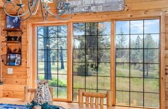 Spacious Rustic Cabin Rental with a Hot Tub in Cheney, Washington - Foto 4