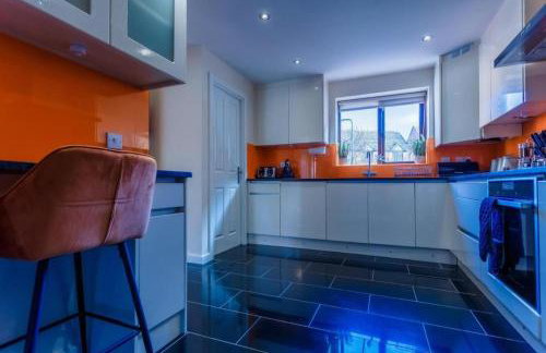 10 Guests - 5 Bedrooms - Free Parking - Lux House - Foto 17