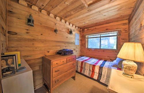Cozy Cottage on Cat Cove with Wraparound Deck! - Foto 14