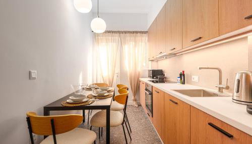 Bright & Contemporary Home with Balcony in Vibrant Piraeus - Foto 4