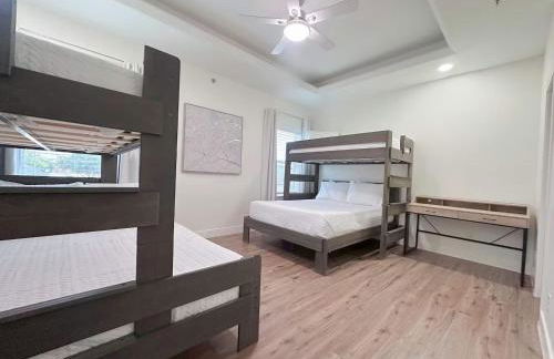 Luxurious Condo with Pool & Garage Close to Shopping - Foto 31