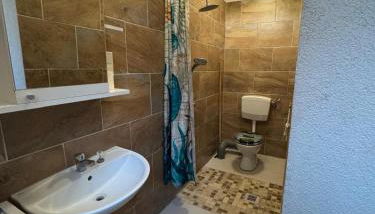 Monteurwohnung mit 3 Schlafzimmern - Photo 2