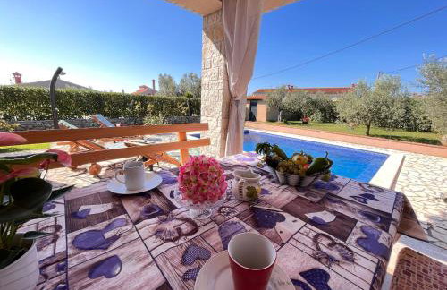 Villa Mirela with a comfortable garden and pool - Foto 18